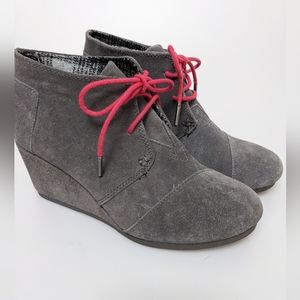 EUC, Toms Desert Kala Gray Wedge, size 7.5